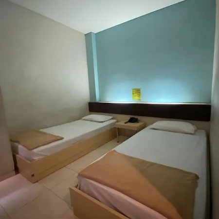 Townhouse Oak Hotel Niaga Surabaya-2